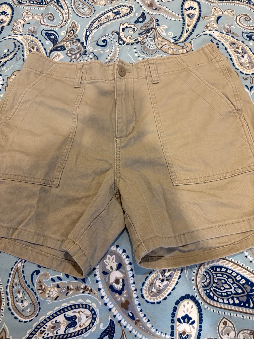 Women’s casual khaki shorts